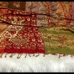 Wisteria Cloth Table Runner.